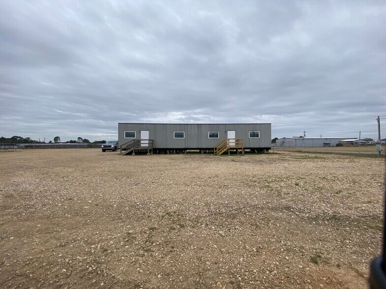 More Photos Of 9149 US-69, Port Arthur Industrial For Lease