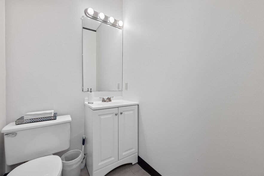 More Photos Of 3624 North Hills Dr, Austin Medical For Sale