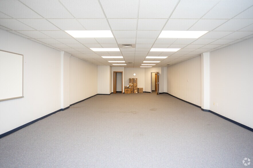 More Photos Of 205 W Market St, Lima Office For Sale