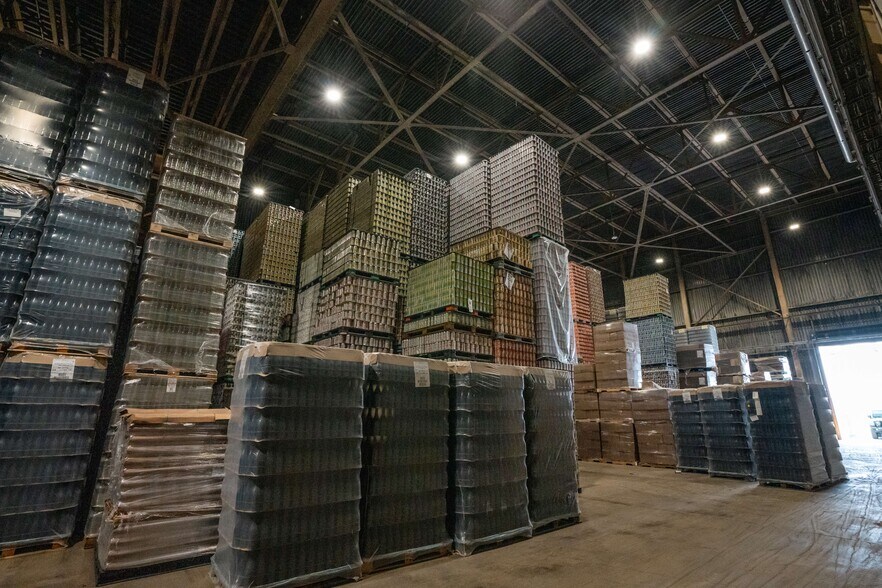 More Photos Of 3363 Davis Rd, Thorold Warehouse For Lease