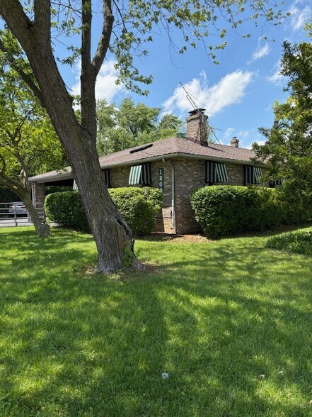 More Photos Of 1200 N Green Bay Rd, Waukegan Medical For Sale