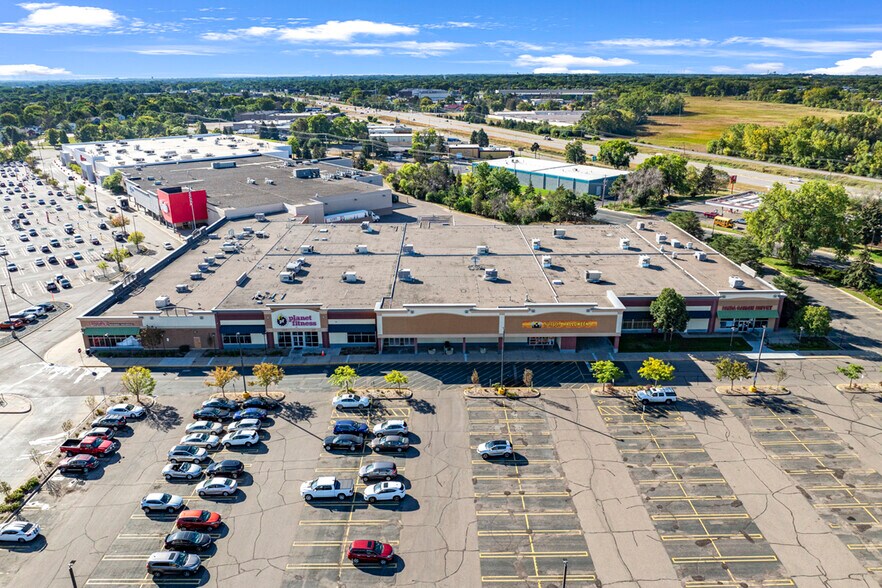 More Photos Of 7535-7641 W Broadway, Brooklyn Park General Retail For Lease