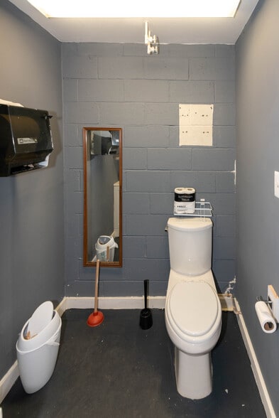 More Photos Of 1401 Clipper Heights, Baltimore Warehouse For Sale