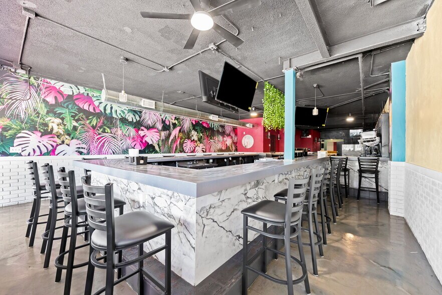 Primary Photo Of 2731-2739 E Oakland Park Blvd, Fort Lauderdale Storefront Retail Office For Lease