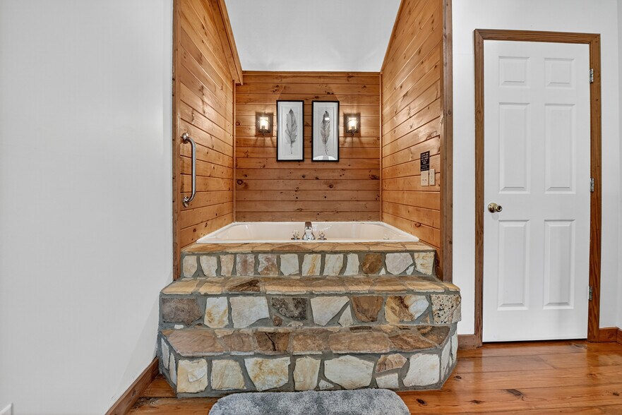 More Photos Of 77 Alpine Way, Blairsville Hotel For Sale