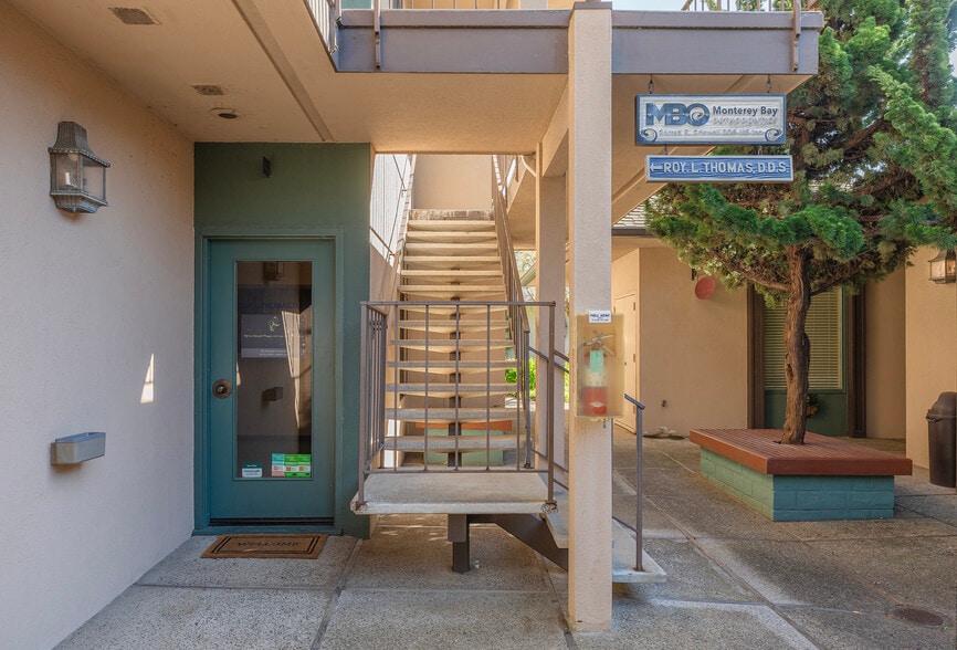 More Photos Of 26535 Carmel Rancho Blvd, Carmel Medical For Lease
