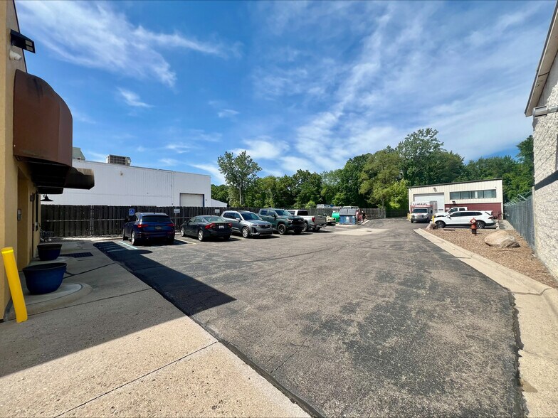 More Photos Of 24431 Telegraph Rd, Southfield Warehouse For Sale