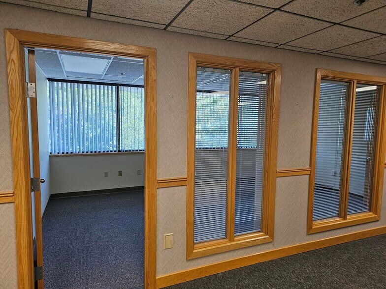 More Photos Of 30 Massachusetts Ave, North Andover Office For Lease