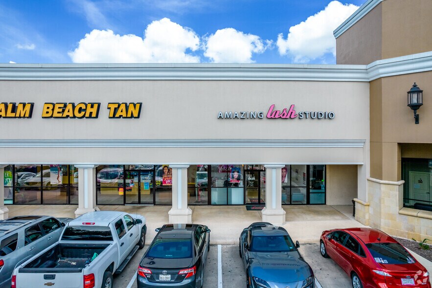 More Photos Of 999 E Basse Rd, San Antonio Unknown For Lease