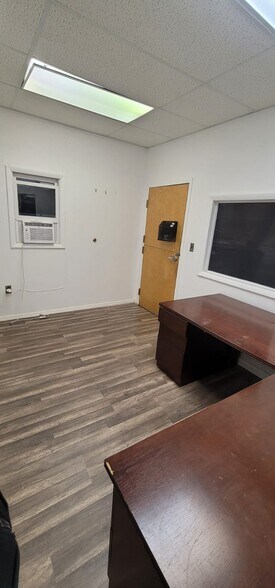 More Photos Of 98-114 N Ward St, New Brunswick Warehouse For Lease