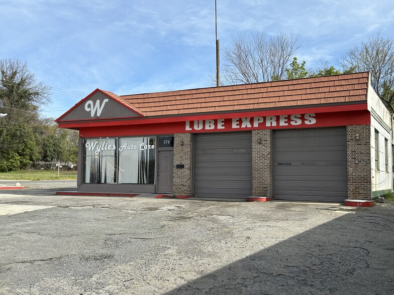 Primary Photo Of 174 W Main St, Rock Hill General Retail For Lease