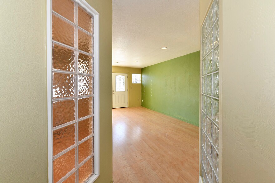 More Photos Of 1519 Main St, Napa Storefront Retail Residential For Lease