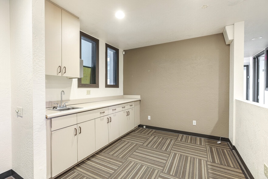 More Photos Of 2100 E Tahquitz Canyon Way, Palm Springs Medical For Lease