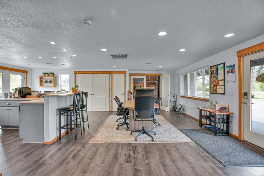 More Photos Of 406 NE 184th St, Ridgefield Office Residential For Lease