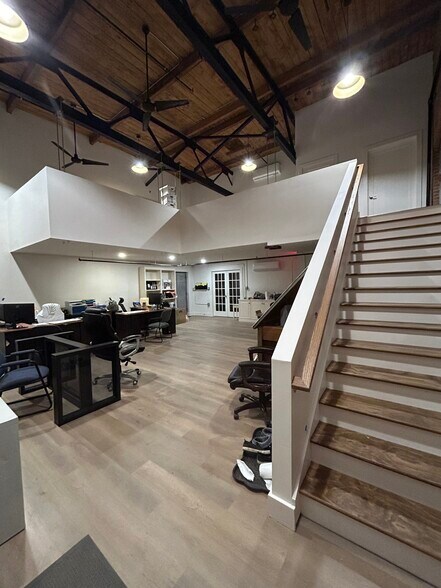 More Photos Of 70 Moshassuck Rd, Lincoln Manufacturing For Lease