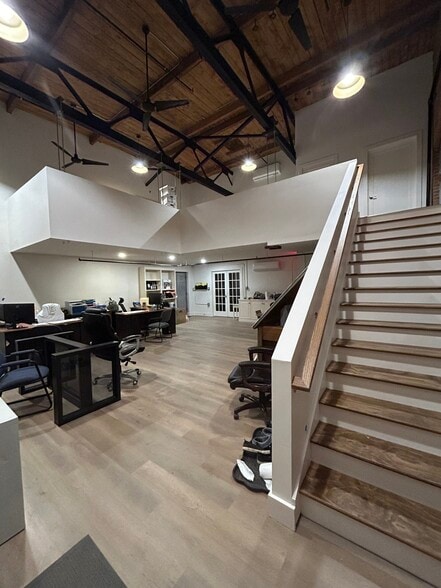 More Photos Of 70 Moshassuck Rd, Lincoln Manufacturing For Lease