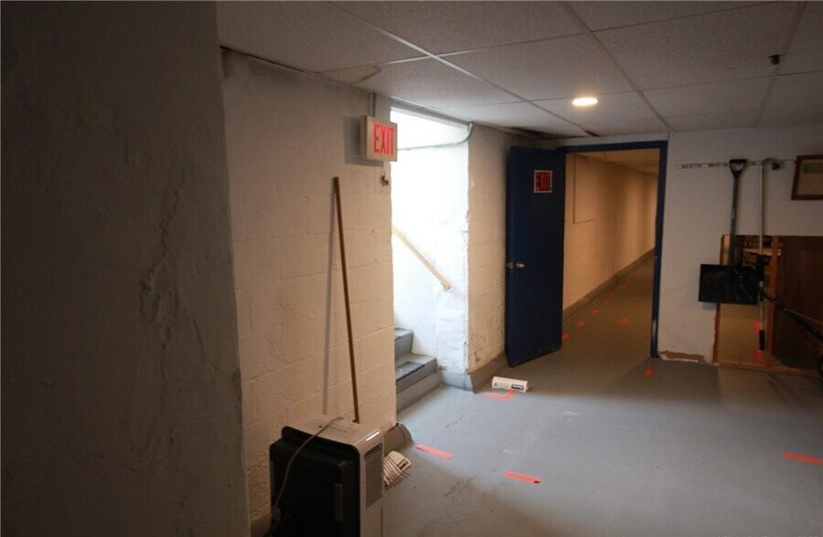 More Photos Of 49 Waterbury Rd, Prospect Storefront For Sale