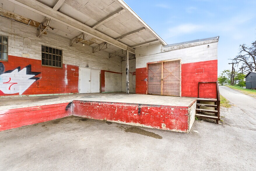 More Photos Of 1602 W Kings Hwy, San Antonio Unknown For Lease