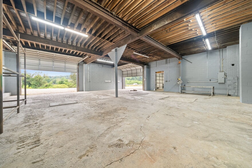 More Photos Of 797 Carlton Dr, Bentleyville Service For Lease