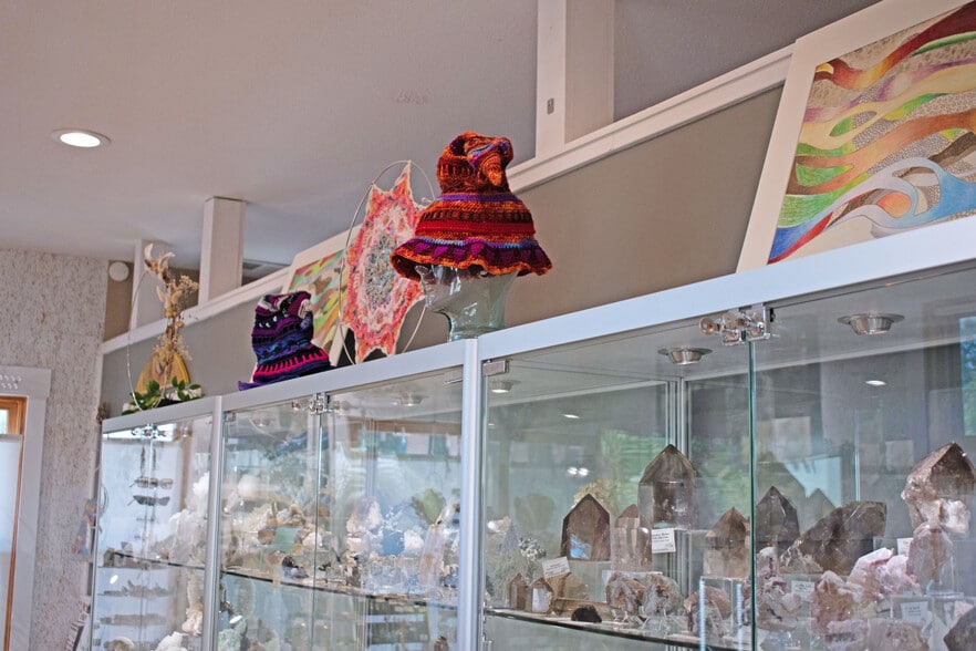 More Photos Of 119 Cloverdale Blvd, Cloverdale General Retail For Sale
