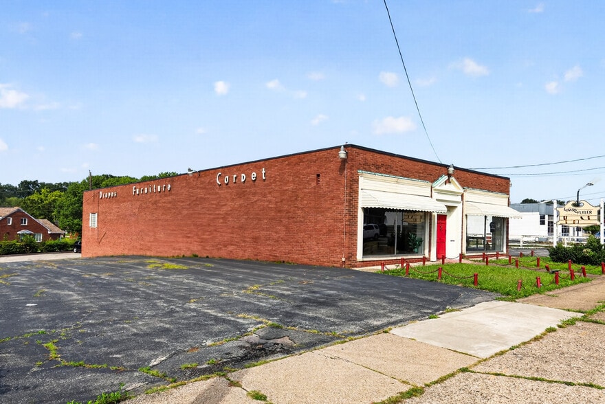 Primary Photo Of 4120 Market St, Youngstown Freestanding For Sale