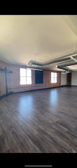 More Photos Of 6000 S Gramercy Pl, Los Angeles Distribution For Lease