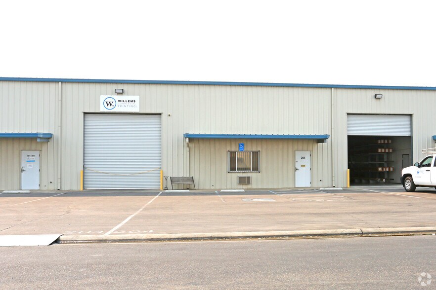 More Photos Of 2030 S Golden State Blvd, Fowler Warehouse For Lease