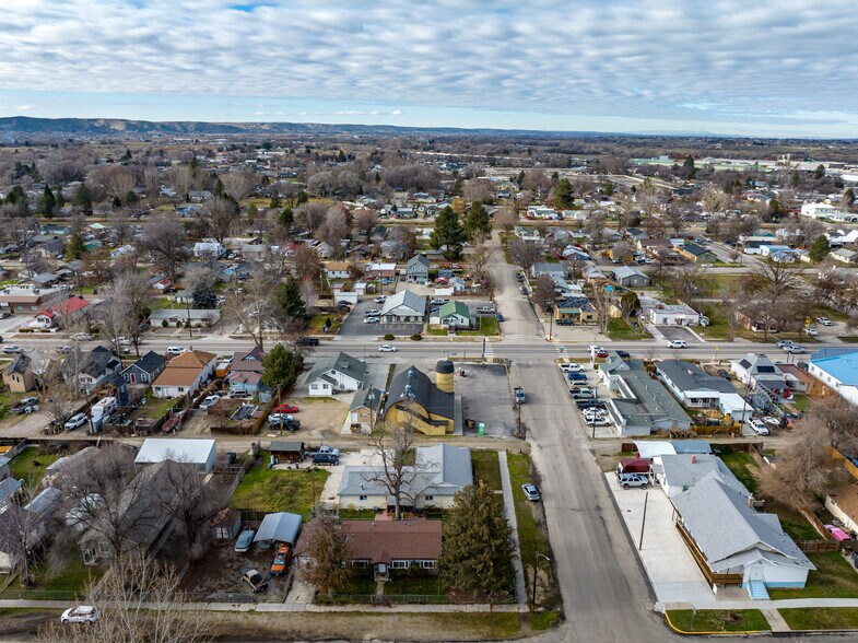 More Photos Of 702 S Washington Ave, Emmett Service Station For Sale