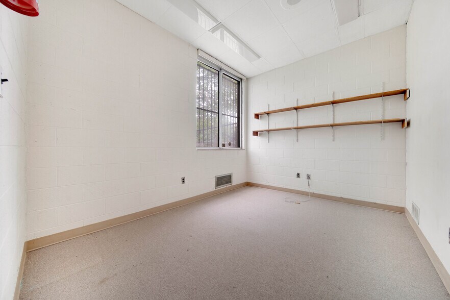 More Photos Of 19711 Greenfield Rd, Detroit Religious Facility For Sale