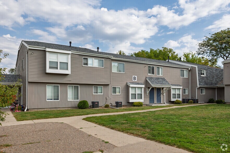 More Photos Of 4000 Archer Dr, East Moline Apartments For Sale