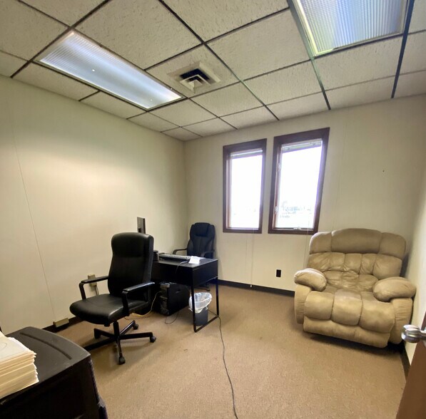 More Photos Of 3850 Capital City Blvd, Lansing Airplane Hangar For Lease