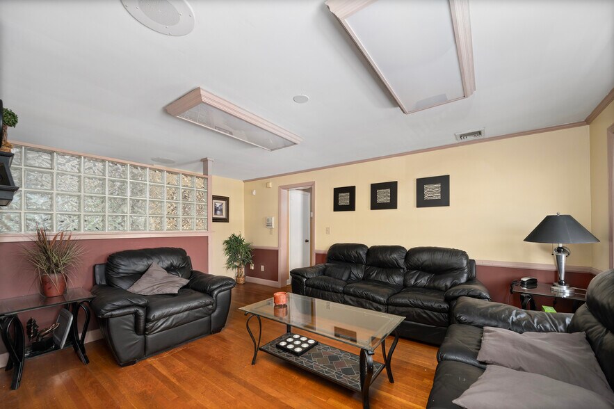 More Photos Of 15 Thomas St, North Providence Freestanding For Sale