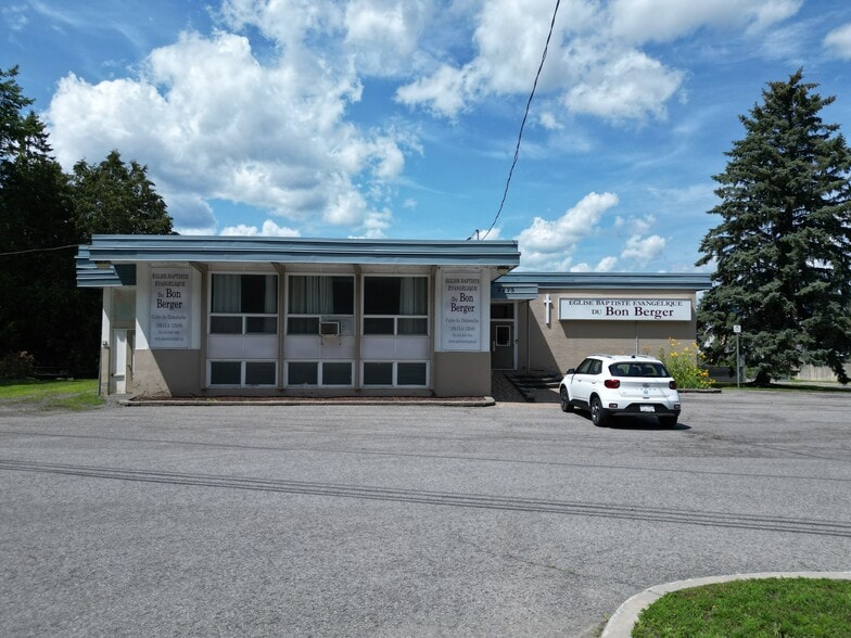 More Photos Of 3775 St Joseph Blvd, Ottawa Schools For Sale