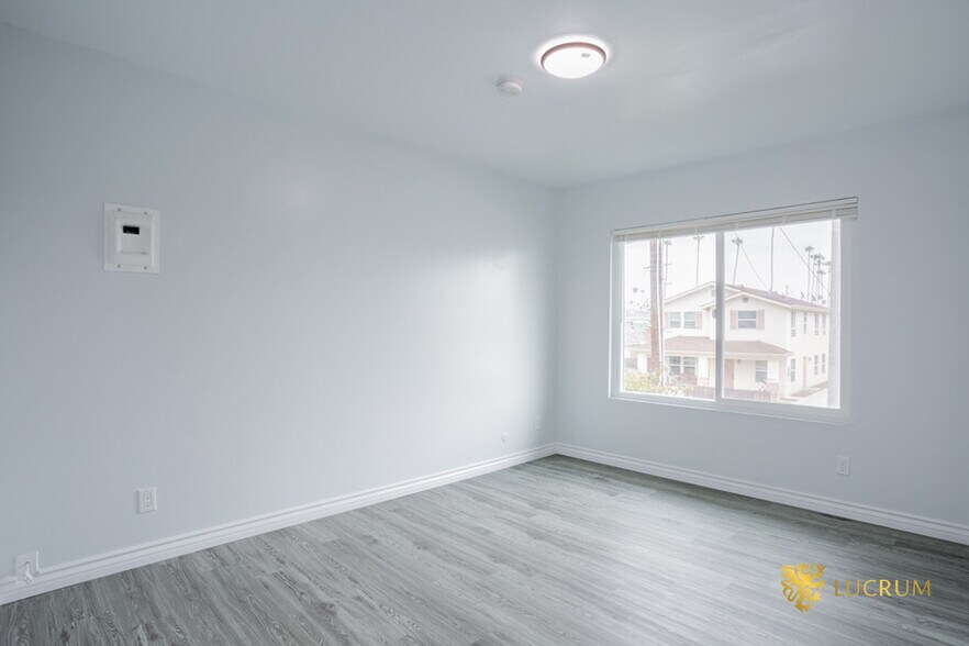 More Photos Of 823 Lagoon Ave, Wilmington Apartments For Sale