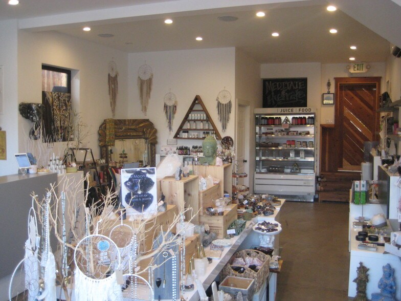 More Photos Of 417-421 Rose Ave, Venice Storefront Retail Residential For Sale