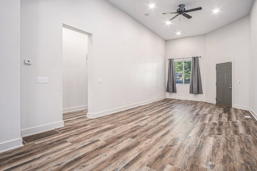 More Photos Of 2601-2603 N 45th St, Omaha Storefront Retail Residential For Sale