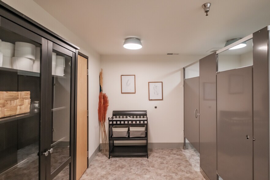 More Photos Of 794 S Main St, Lebanon Storefront Retail Office For Lease