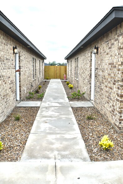 More Photos Of 2608 E Israel Ave, Alton Multifamily For Sale