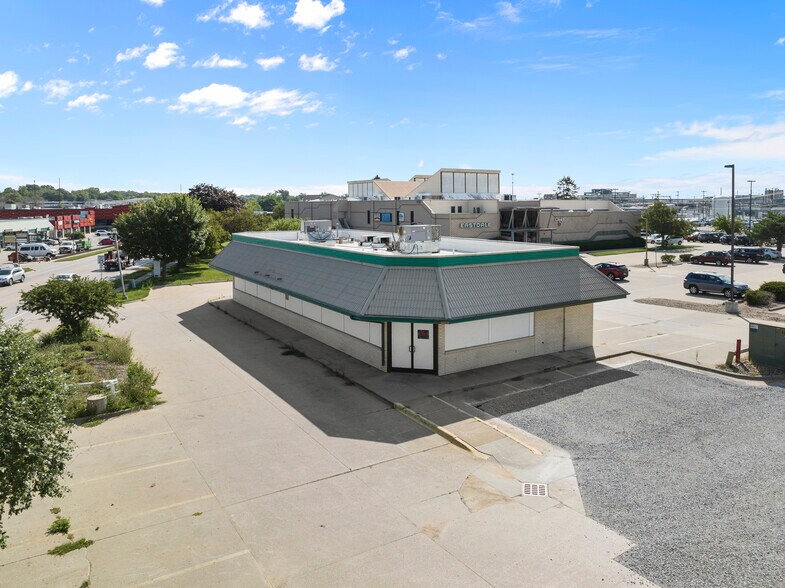 More Photos Of 1920 Lower Muscatine Rd, Iowa City Service Station For Sale