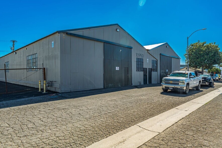 Primary Photo Of 10950 Vulcan St, South Gate Manufacturing For Sale