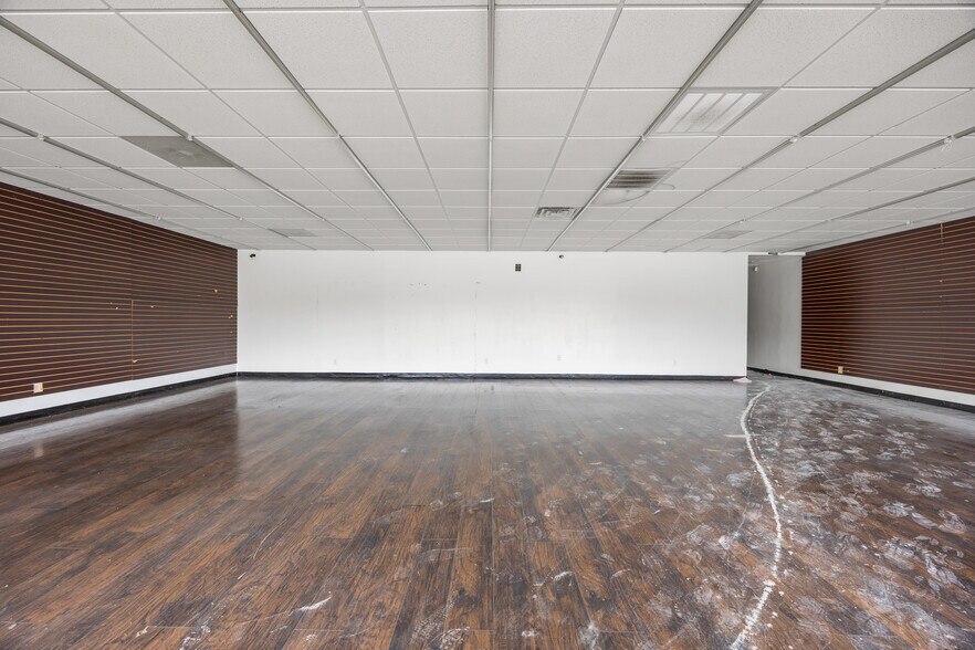 More Photos Of 1320-1326 Bedford Rd, Bedford Unknown For Lease