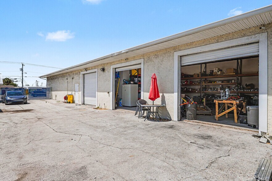 More Photos Of 2010-2012 Aurora Rd, Melbourne Service For Lease