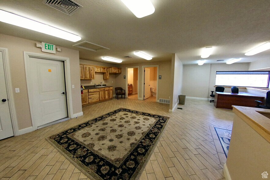 More Photos Of 848 S 2000 W, Syracuse Unknown For Lease