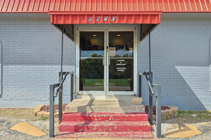 More Photos Of 8620 Clifford St, Fort Worth Restaurant For Sale