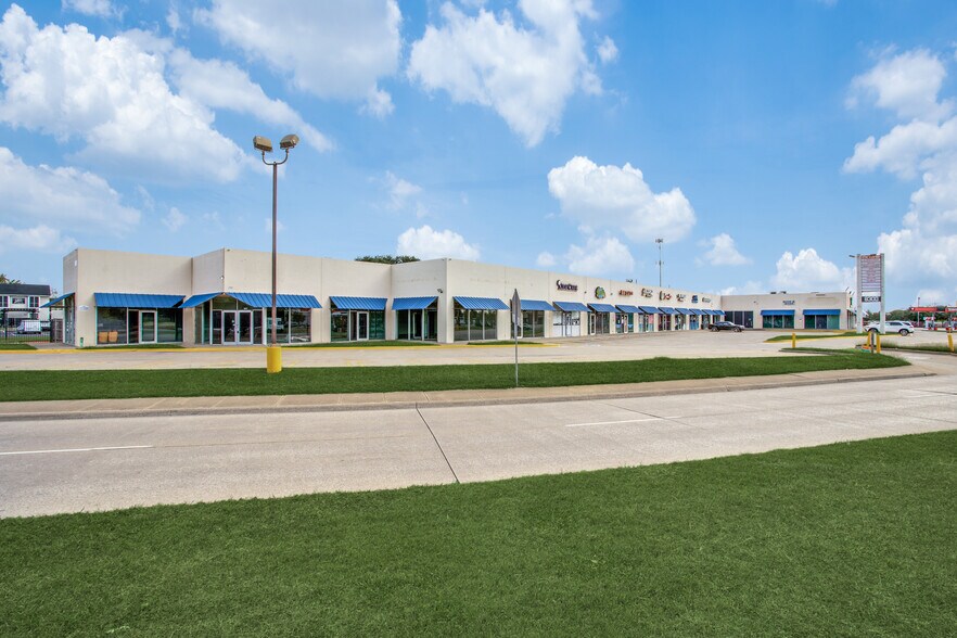 More Photos Of 8300 La Prada Dr, Dallas Unknown For Lease