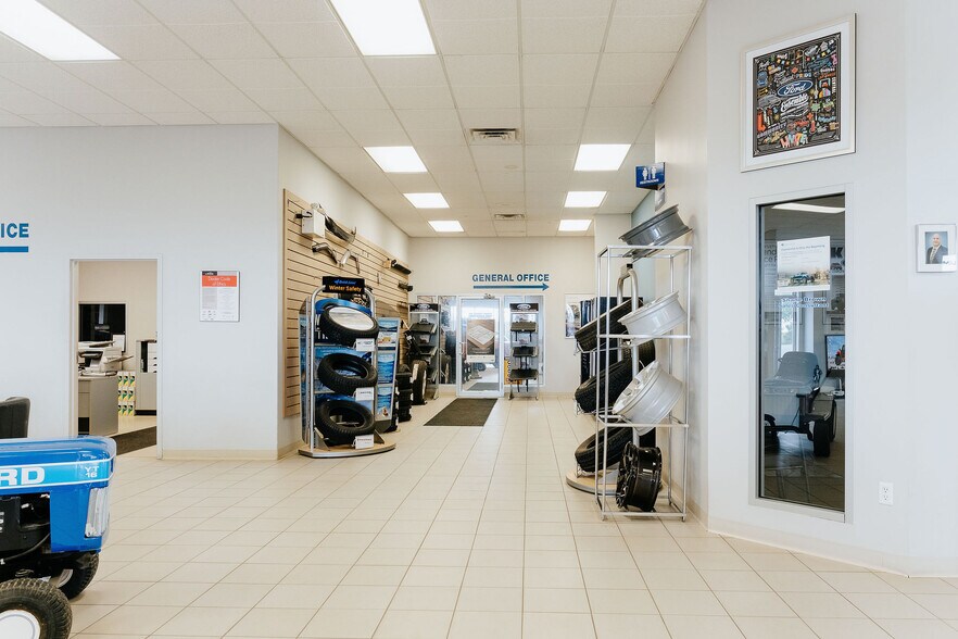 More Photos Of 105 Laurell Rd, Gander Showroom For Sale