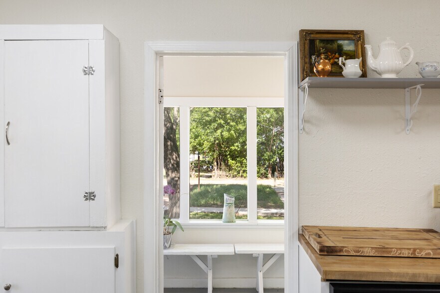 More Photos Of 201 Nugent Ave ave, Johnson City Hotel For Sale