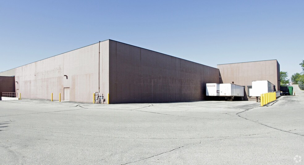 More Photos Of 3107-3293 Golf Rd, Delafield General Retail For Lease