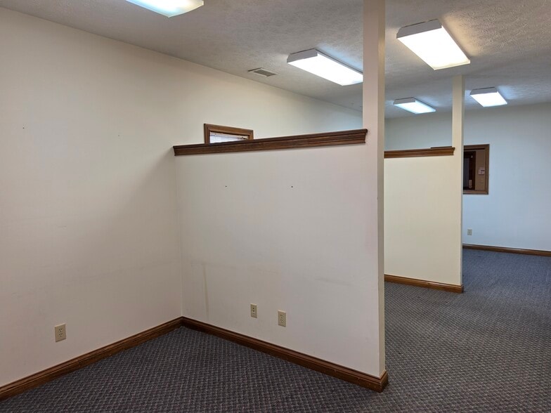 More Photos Of 386 Meridian Parke Ln, Greenwood Medical For Lease