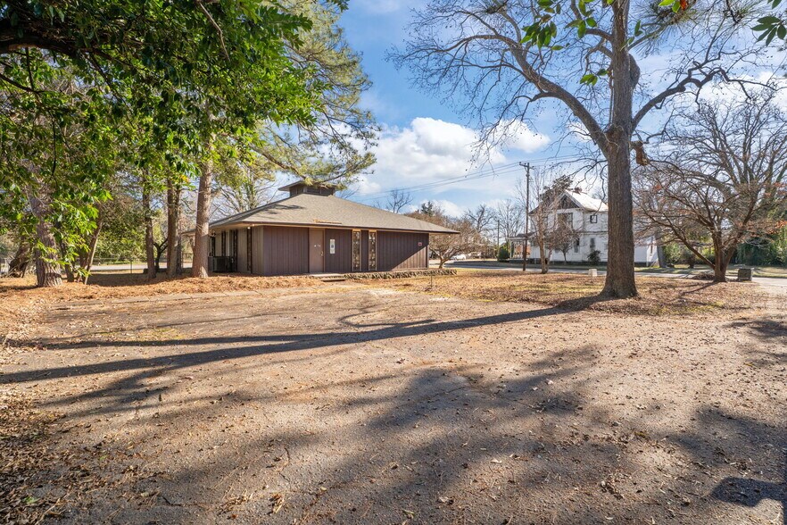 More Photos Of 401 N James St, Goldsboro Medical For Sale